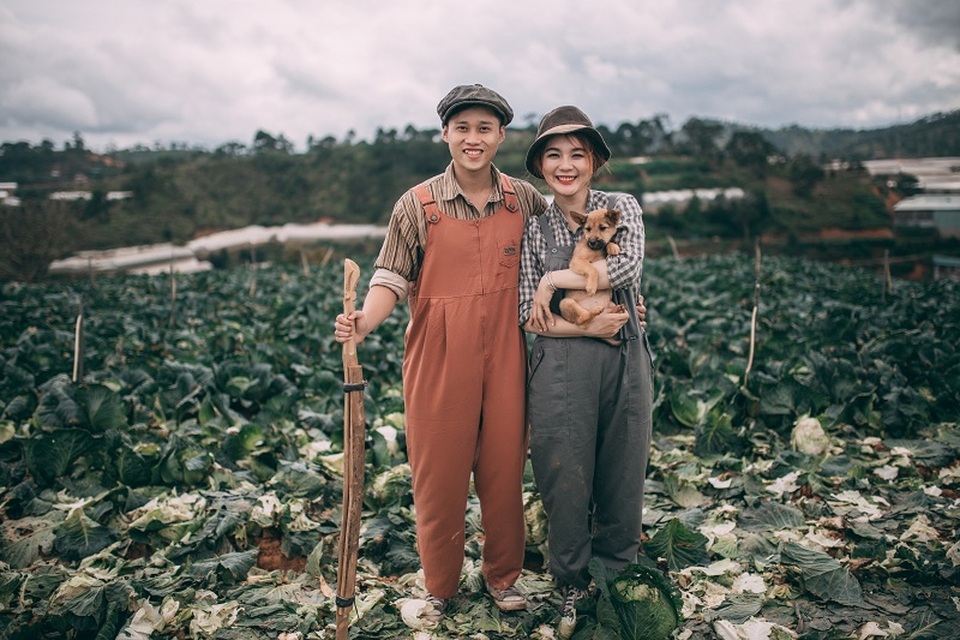 Bộ ảnh cưới bình dị của đôi bạn trẻ giữa... cánh đồng bắp cải - 10 Được biết ngày 20/8 tới đây cặp đôi Xuân Tươi và Anh Vũ sẽ chính thức về chung một nhà.
