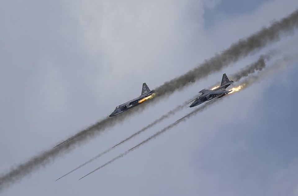 Dàn vũ khí "khủng" phô diễn sức mạnh quân đội Nga - 16 Máy bay chiến đấu Sukhoi Su-25 trình diễn trong giải thi đấu không quân Aviadarts 2015.