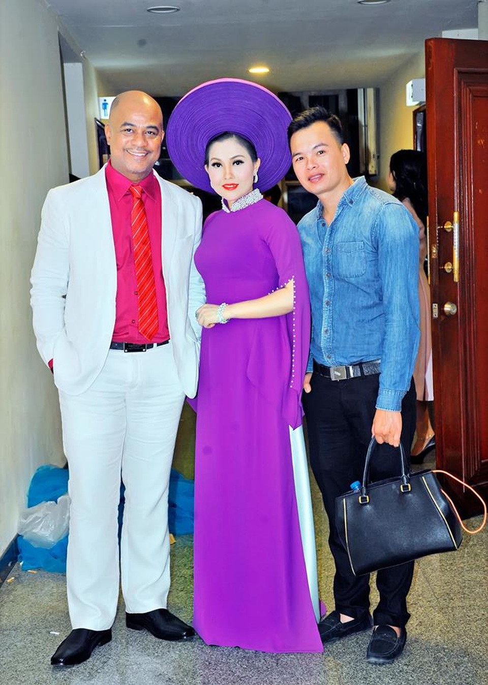 Hạ Vân làm “người tình” của Chiến Thắng, Randy, Mai Quốc Huy - 3 Hạ Vân và Randy (áo trắng).