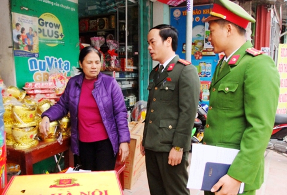 Thanh Hóa: Lập danh sách đường dây đưa người xuất cảnh trái phép - 2 Công an huyện Nga Sơn tuyên truyền, vận động người dân không xuất cảnh đi lao động trái phép sau Tết