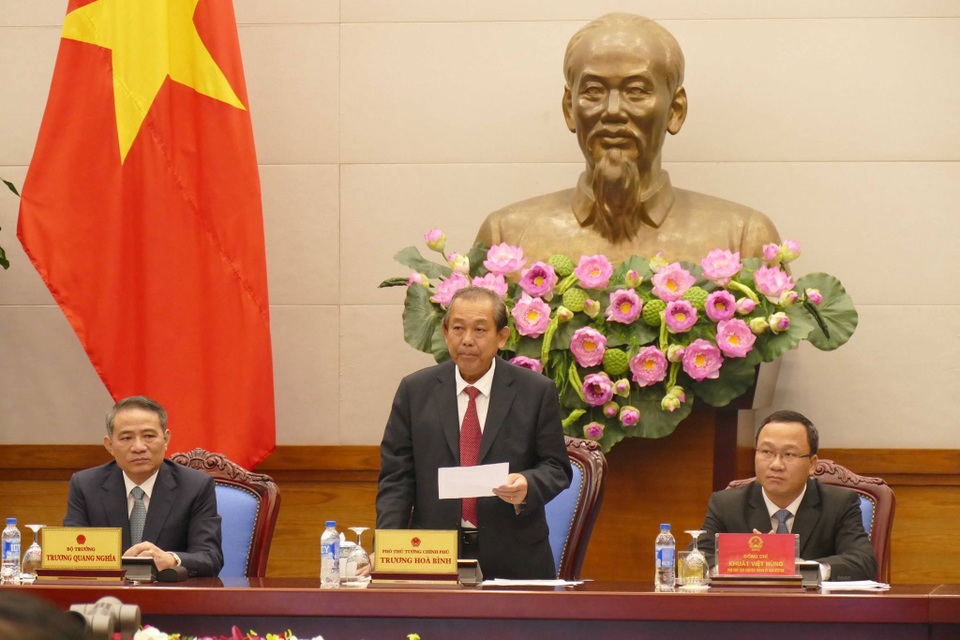 Phó Thủ tướng: Cấm công chức đi tết sếp, nhậu trưa - 1
Phó Thủ tướng Thường trực Chính phủ Trương Hòa Bình phát biểu chỉ đạo tại lễ ra quân phát động Năm ATGT năm 2017 sáng nay.
