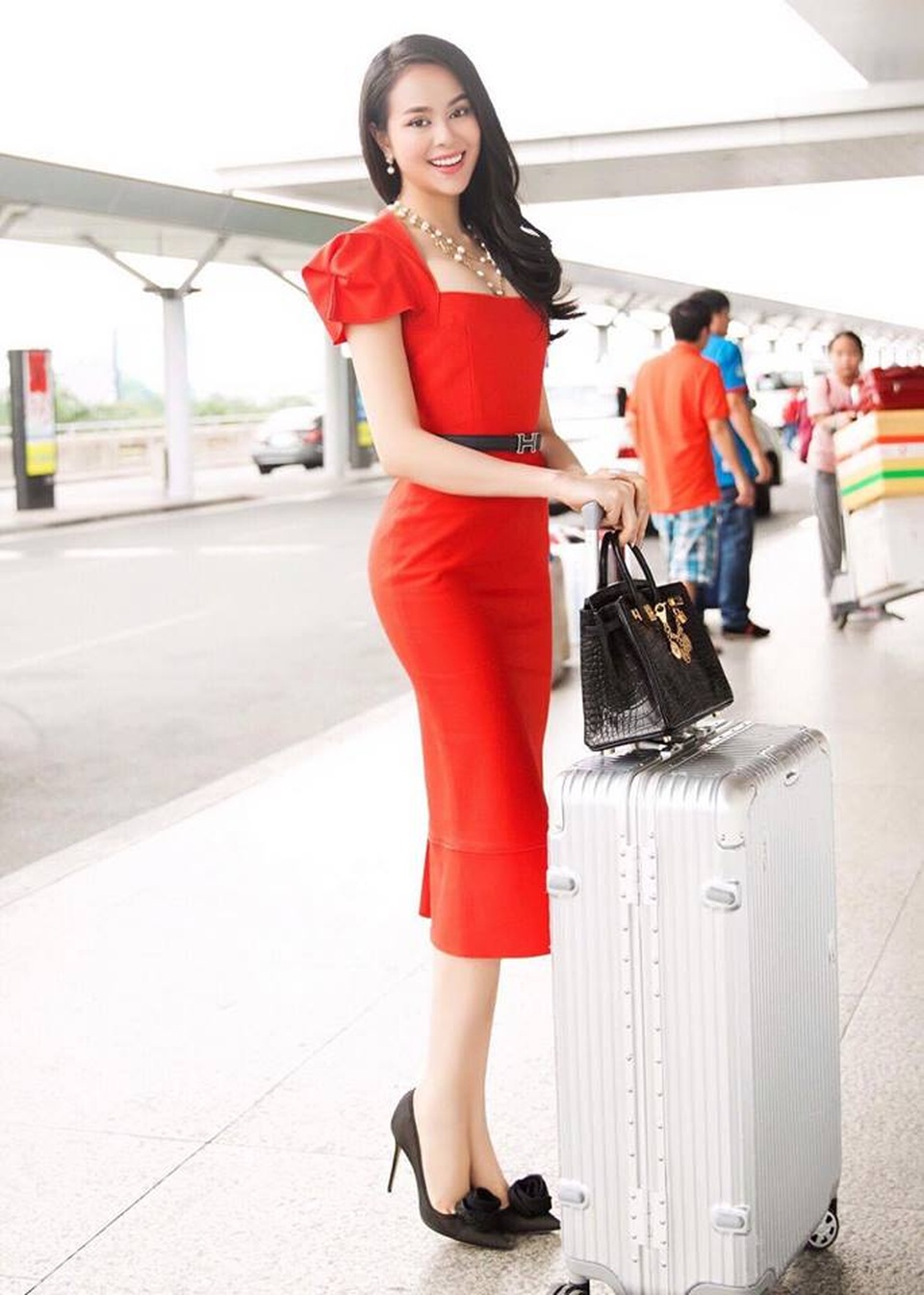 Sella Trương “phủ” hàng hiệu đi dụ lịch Châu Âu - 3