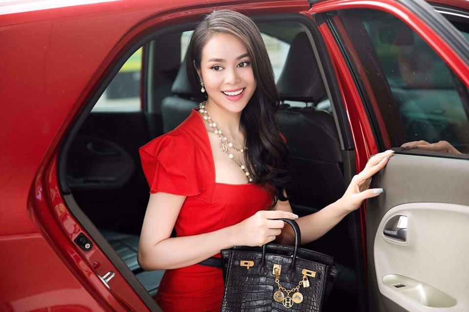 Sella Trương “phủ” hàng hiệu đi dụ lịch Châu Âu - 2