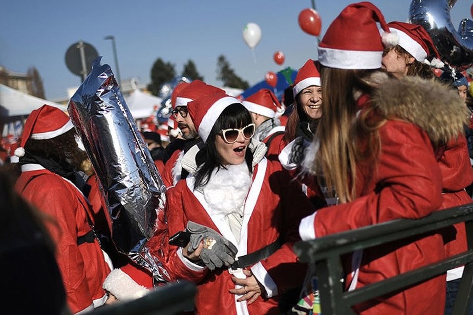 Những “bà già” Noel siêu trẻ trung và nóng bỏng - 15 Những “bà già” Noel siêu trẻ trung và nóng bỏng - 15