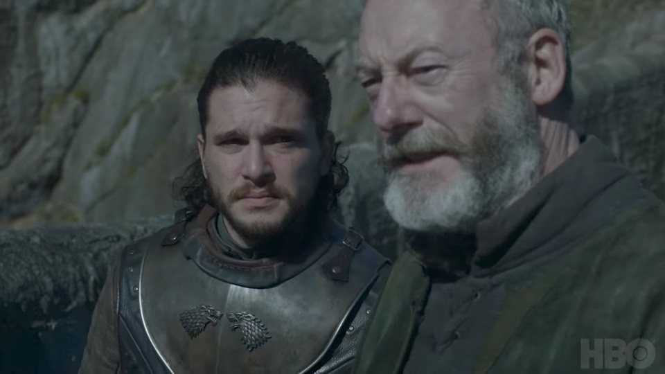 Jon Snow có một câu thoại khá dài trong trailer: “Suốt nhiều thế kỷ, các gia đình chúng ta đã chiến đấu cùng nhau chống lại kẻ thù chung, bất kể mọi sự khác biệt. Cùng với nhau, chúng ta cần làm điều đó nếu muốn sống sót, bởi kẻ thù là có thật”.