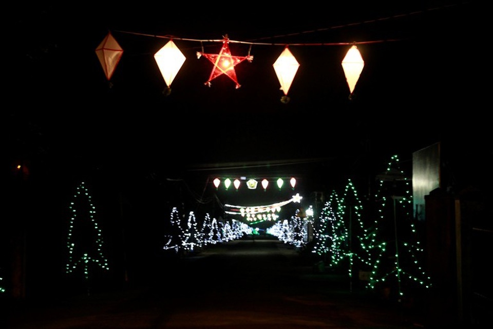 Giáo dân “phố núi” tất bật trang trí chuẩn bị cho lễ Giáng sinh - 14