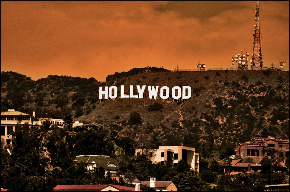 Vui buồn showbiz thế giới 365 ngày qua… - 4 Nhiều sao Hollywood bị trộm ghé thăm
