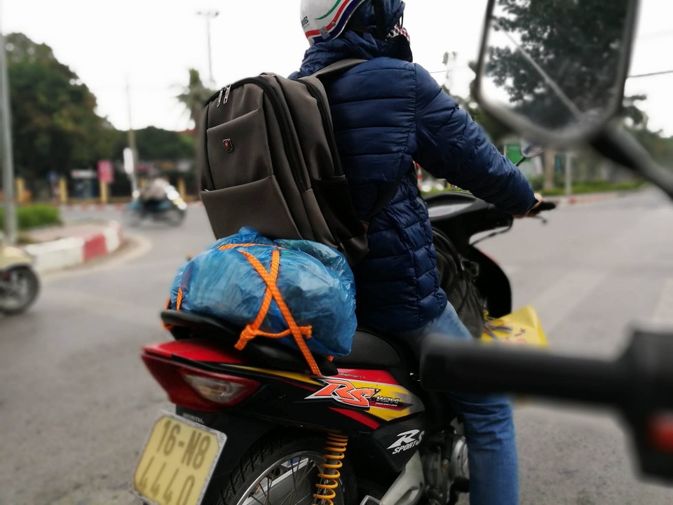 Cửa ngõ Hà Nội ken đặc người đổ về Thủ đô sau kỳ nghỉ Tết - 28
Đường Hoàng Quốc Việt khá thông thoáng.