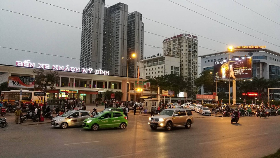 Cửa ngõ Hà Nội ken đặc người đổ về Thủ đô sau kỳ nghỉ Tết - 5 Cửa ngõ Hà Nội ken đặc người đổ về Thủ đô sau kỳ nghỉ Tết - 5