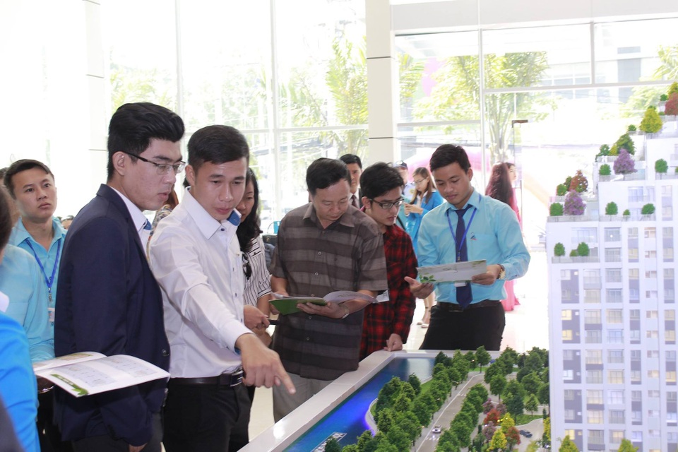 TPHCM: Bất động sản khu Nam phát triển mạnh theo hạ tầng - 2 Với kiến trúc xanh, dự án Luxgarden thu hút sự quan tâm của rất đông khách hàng muốn tìm kiếm một không gian sống thật sự