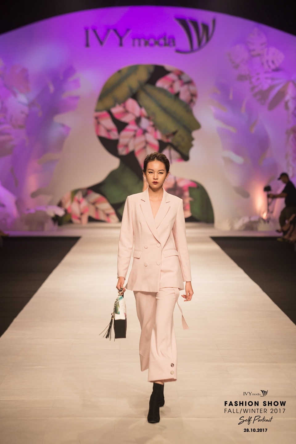 Những dấu ấn đậm nét của IVY moda fashion show 2017 - 19 Những dấu ấn đậm nét của IVY moda fashion show 2017 - 19