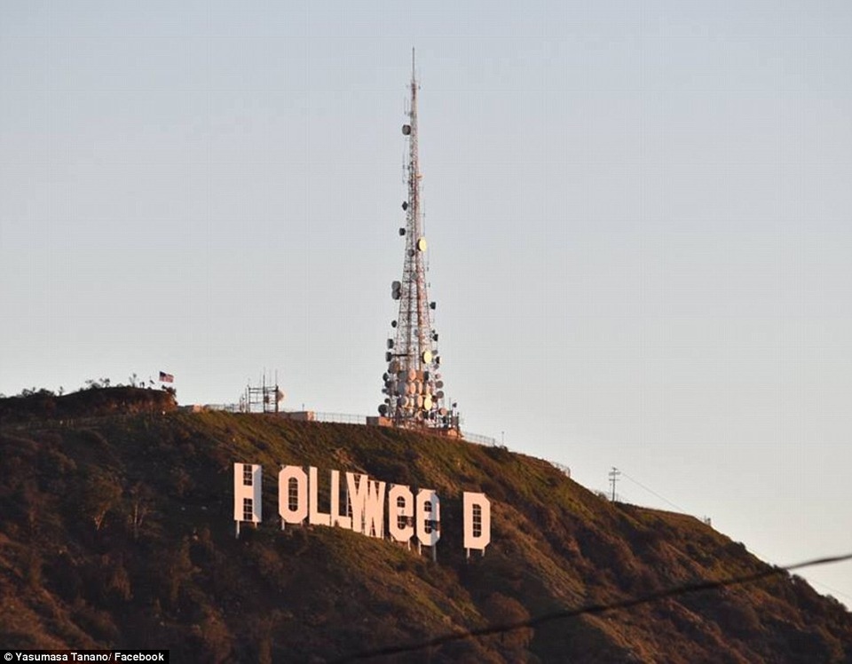 Khi những người dân trong vùng đi ngang qua dòng chữ biểu tượng vào sáng chủ nhật (1/1/2017), họ bất ngờ nhận ra sự đổi khác.