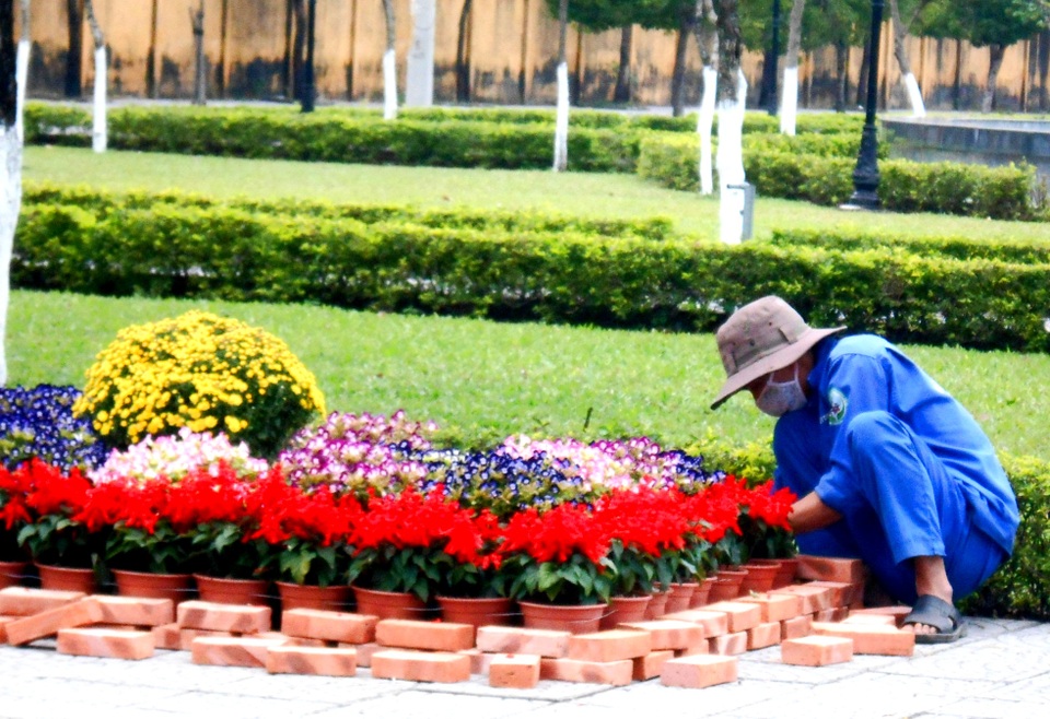  Niềm vui lao động những ngày giáp Tết như làm bừng ấm cả phố cổ yên bình