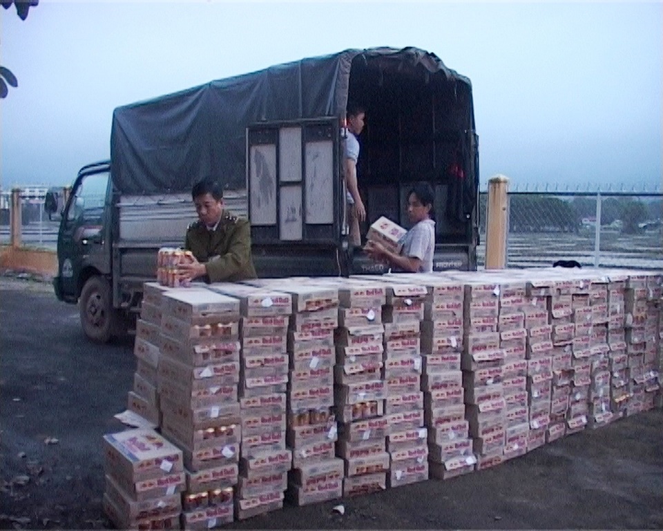 Hơn 16.800 lon nước tăng lực bị thu giữ - 1 Hơn 16.800 lon nước tăng lực bị thu giữ - 1