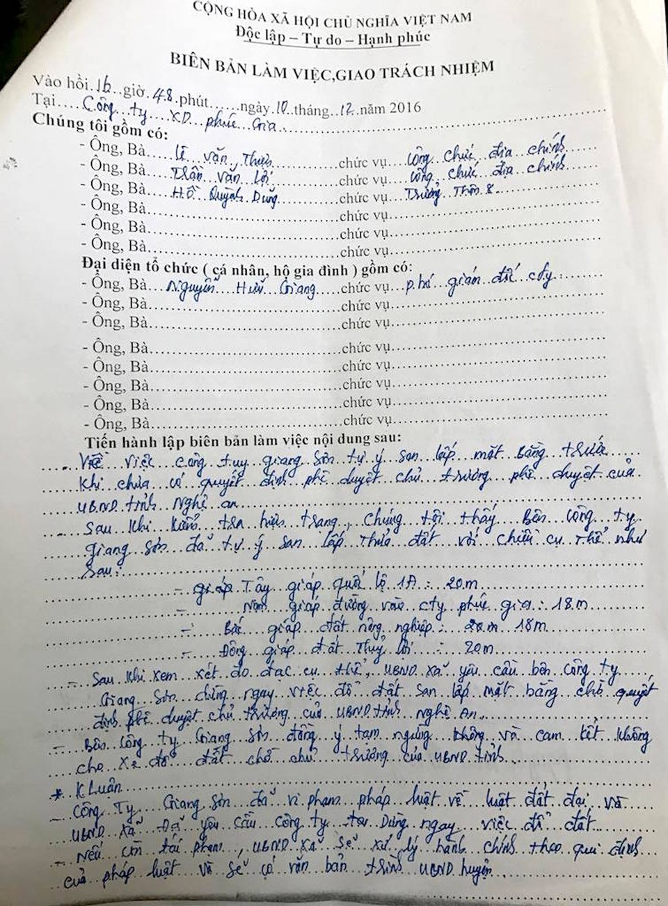 Trạm bê tông không phép ngang nhiên hoạt động, chính quyền cũng bất ngờ! - 7 Biên bản vi phạm được UBND xã Quỳnh Giang xử phạt hành chính do liên quan đến mở rộng mặt bằng chưa được phép.