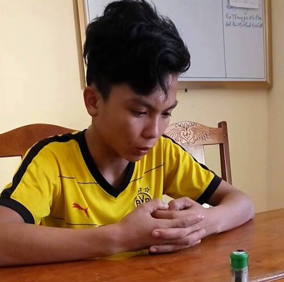 Ngăn cản trai làng bên đến tán gái bất thành, đốt 2 xe máy cho bõ tức - 2 Sĩ tại cơ quan điều tra CA huyện Con Cuông (Ảnh: N.T)