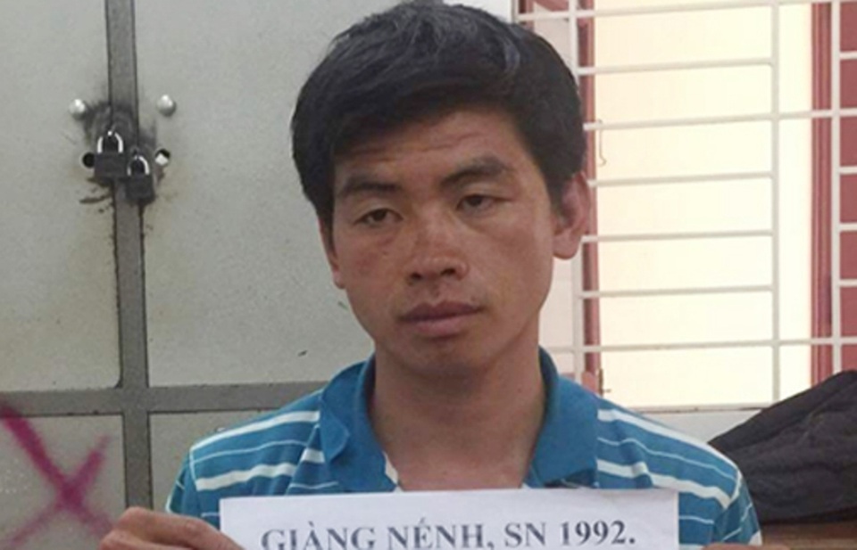Người nước ngoài quấn chặt ma túy trong người đưa vào Việt Nam - 1 Đối tượng tại cơ quan điều tra