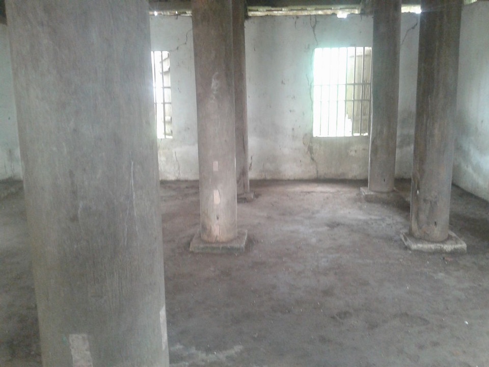 Một đình làng cổ có ý nghĩa lịch sử đang xuống cấp nghiêm trọng - 6 Đình làng được chống trụ bởi 24 cột lớn bằng gỗ lim.