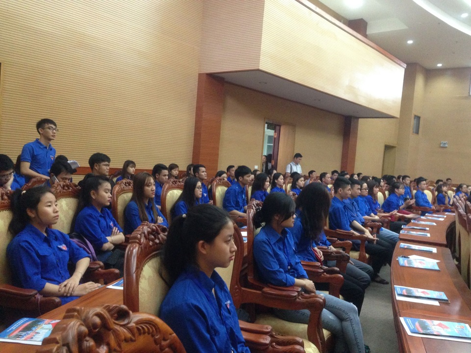 Nghệ An: "Đau đầu" giải quyết vấn đề việc làm cho người trẻ - 3 Buổi đối thoại diễn ra trong không khí thoải mái, các bạn đoàn viên, thanh niên đều hiểu rõ vấn đề việc làm hiện nay là cần thiết như thế nào.