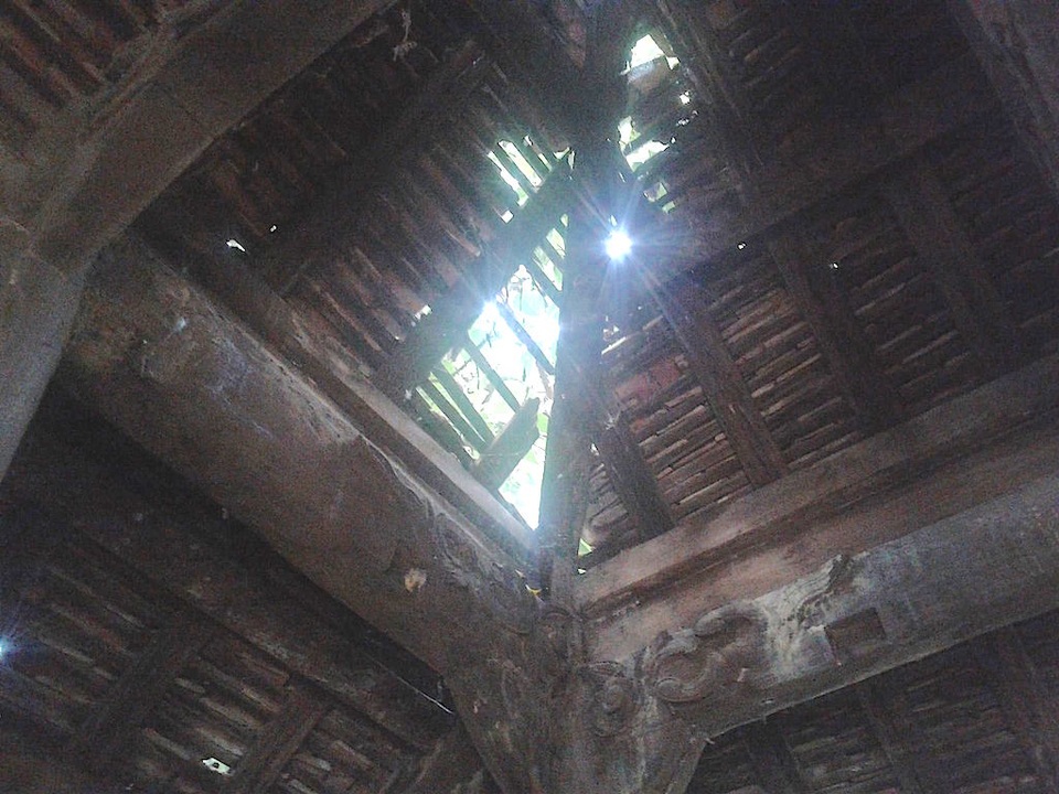 Một đình làng cổ có ý nghĩa lịch sử đang xuống cấp nghiêm trọng - 3
Nhiều chi tiết đình làng có kiến trúc khá độc đáo, song đã và đang bị hư hỏng.