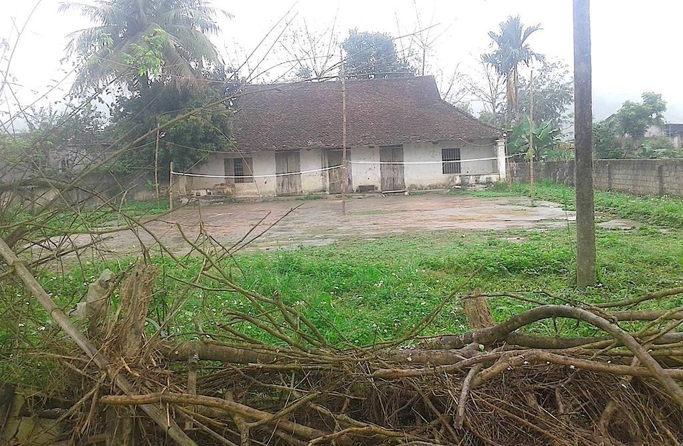 Một đình làng cổ có ý nghĩa lịch sử đang xuống cấp nghiêm trọng - 2
Đình làng Vĩnh Thọ từng là nơi tụ hội của người dân nhưng nay đang dần trở thành bãi đất hoang tàn.