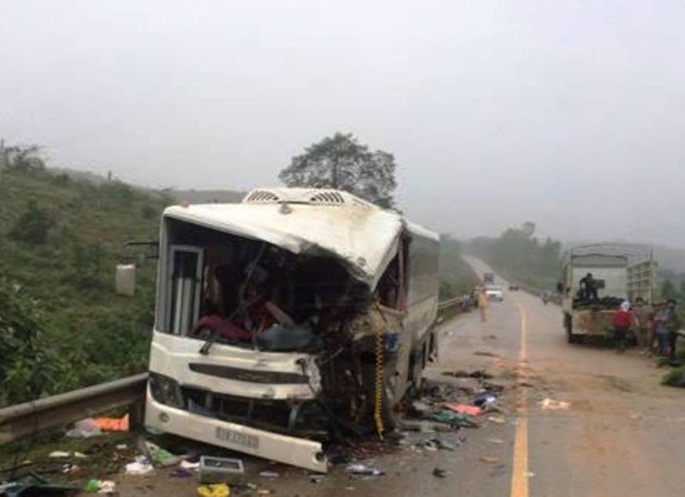 
Chiếc xe khách sau vụ tai nạn
