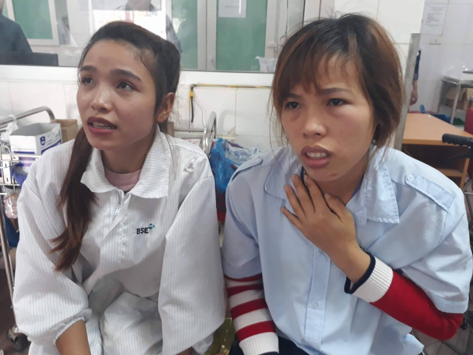 Hơn 40 công nhân nhập viện cấp cứu vì ngộ độc - 4 Công nhân vẫn còn nôn trong cổ họng.