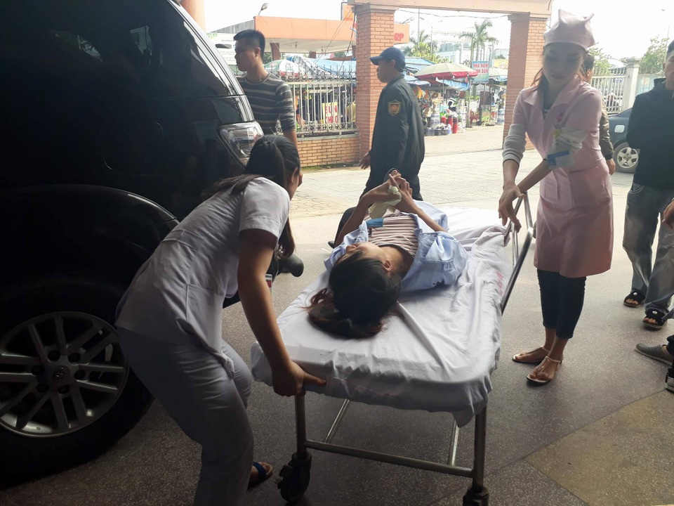 Hơn 40 công nhân nhập viện cấp cứu vì ngộ độc - 1 Hơn 40 công nhân nhập viện cấp cứu vì ngộ độc - 1