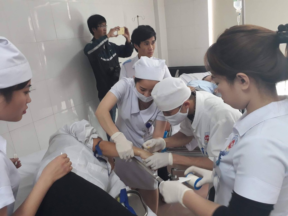 Hơn 40 công nhân nhập viện cấp cứu vì ngộ độc - 6 Hơn 40 công nhân nhập viện cấp cứu vì ngộ độc - 6