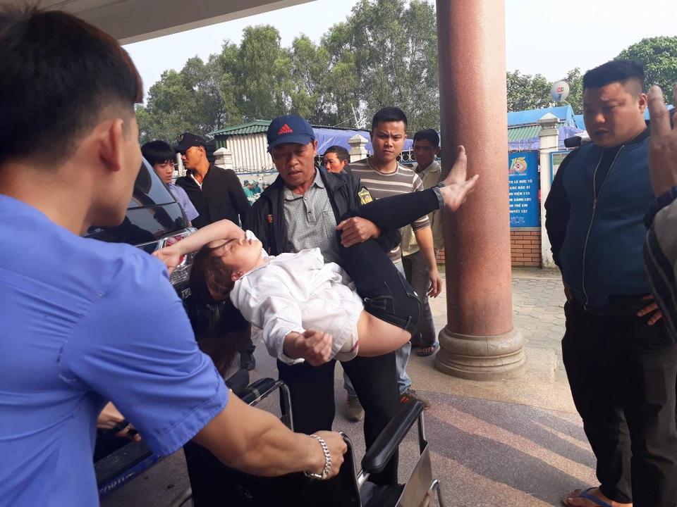Hơn 40 công nhân nhập viện cấp cứu vì ngộ độc - 2 Hơn 40 công nhân nhập viện cấp cứu vì ngộ độc - 2