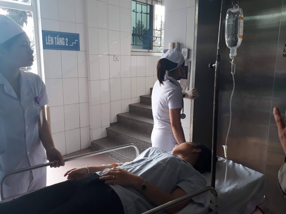 Hơn 40 công nhân nhập viện cấp cứu vì ngộ độc - 3 Hơn 40 công nhân nhập viện cấp cứu vì ngộ độc - 3