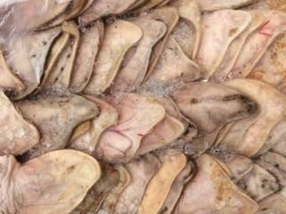 Phát hiện gần 1 tấn tai, nội tạng lợn không có giấy tờ hợp lệ - 1 Tai lợn