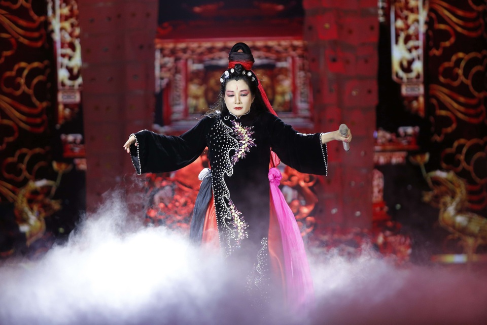 Diva Mỹ Linh bị run và căng thẳng khi song ca với NSƯT Tấn Minh - 5 Diva Mỹ Linh bị run và căng thẳng khi song ca với NSƯT Tấn Minh - 5