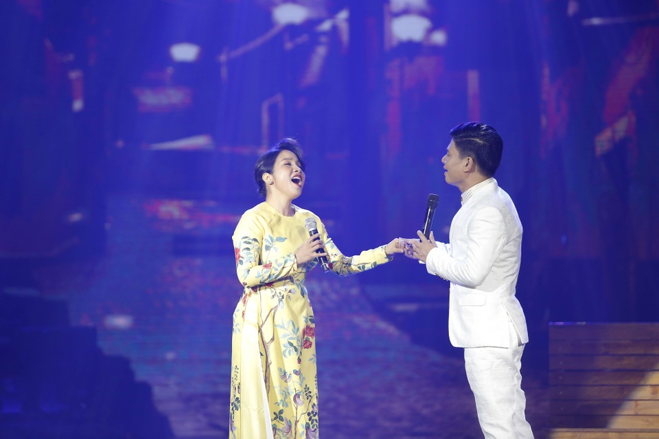 Diva Mỹ Linh bị run và căng thẳng khi song ca với NSƯT Tấn Minh - 9 Diva Mỹ Linh bị run và căng thẳng khi song ca với NSƯT Tấn Minh - 9