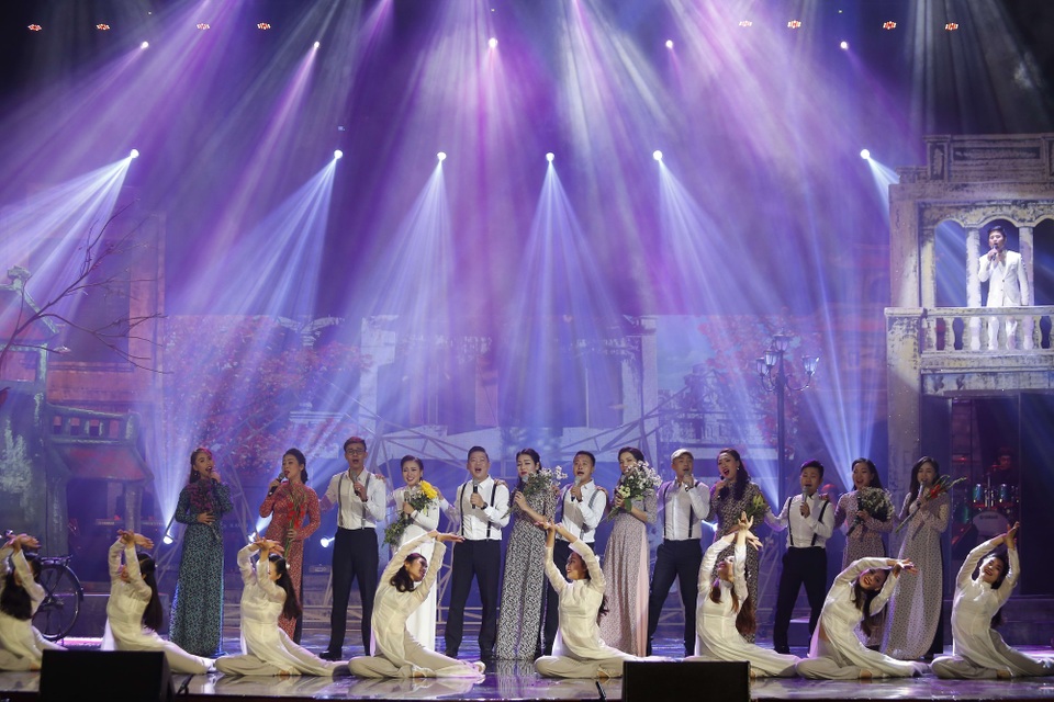 Diva Mỹ Linh bị run và căng thẳng khi song ca với NSƯT Tấn Minh - 12 Diva Mỹ Linh bị run và căng thẳng khi song ca với NSƯT Tấn Minh - 12