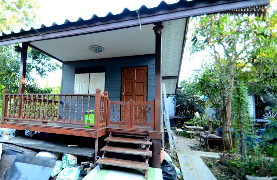 Tận mắt xem nông dân Thái Lan làm du lịch - 18 Gian nhà sàn này có giá thuê khoảng 700 ngàn đồng một đêm.