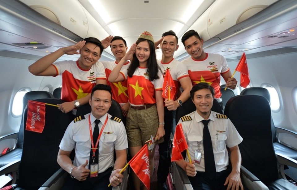 Gần 200 hành khách Vietjet cùng hát "Nối vòng tay lớn" mừng quốc khánh 2/9 - 18 Gần 200 hành khách Vietjet cùng hát "Nối vòng tay lớn" mừng quốc khánh 2/9 - 18