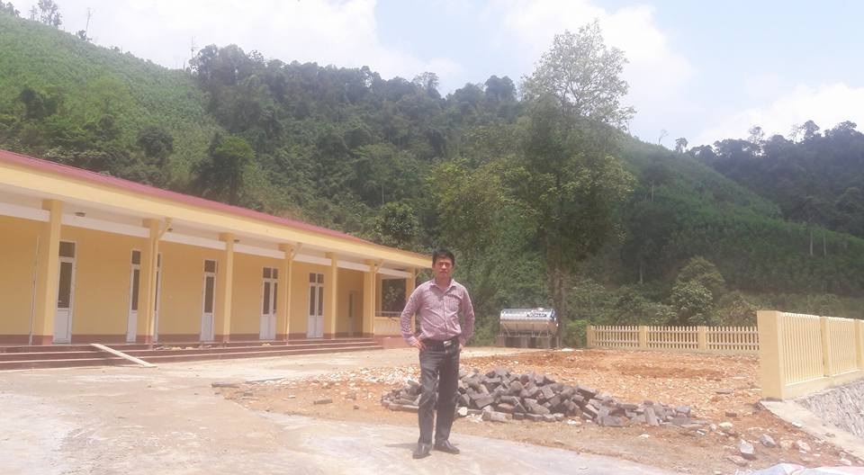 Khe Rịa và Khe Cái đã có trường mới - 5
Điểm trường Khe Rịa đã được xây mới hoàn toàn với 3 phòng học, cùng công trình vệ sinh, tường rào bao quanh sạch đẹp khang trang