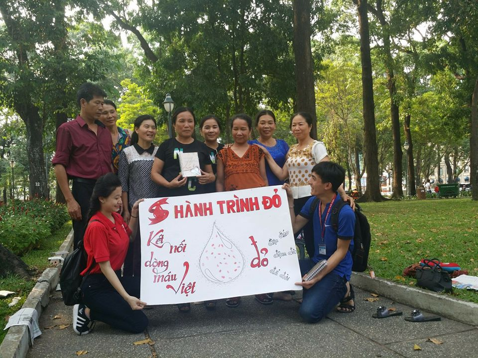 66 tuổi vẫn tình nguyện đi xuyên Việt kêu gọi hiến máu cứu người - 2 66 tuổi vẫn tình nguyện đi xuyên Việt kêu gọi hiến máu cứu người - 2