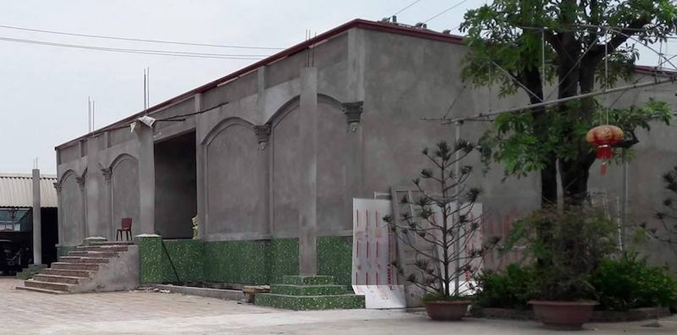 Hà Nội: Đề nghị xử lý nghiêm tình trạng lấp hồ đầm, lấn chiếm đất công tại Sóc Sơn - 3
Tình trạng vi phạm trật tự xây dựng làm nhà hàng, bãi xe tồn tại tại xã Phủ Lỗ.