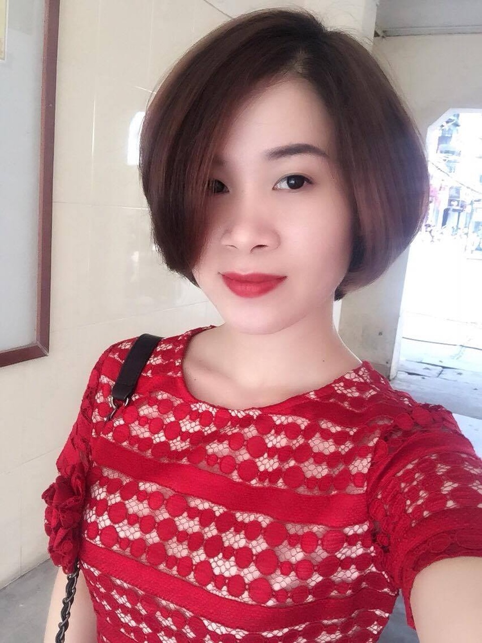 Bạn trai tâm lý “cứu” bạn gái trước thử thách gọt dứa của “nhà trai” - 3 Chị Tuệ Nhi