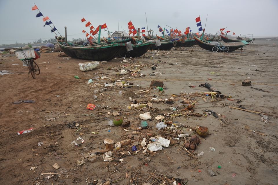 Tuy nhiên, sau mỗi kỳ nghỉ nơi đây lại trở thành những bãi chứa rác khổng lồ