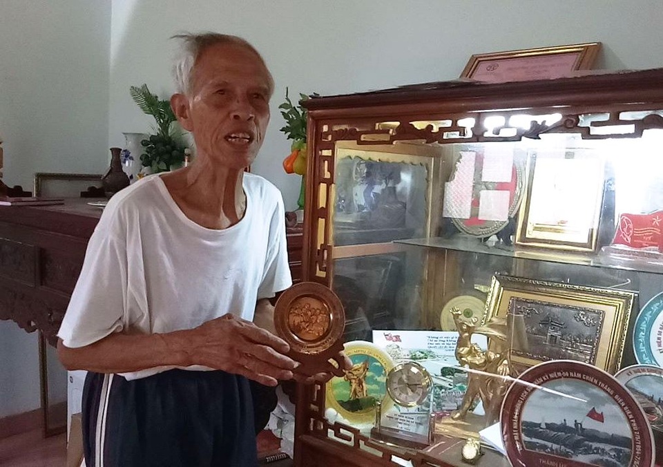 Người lính Điện Biên kể chuyện uống mắm mò bom, 4 lần được truy điệu sống - 2 Người lính Điện Biên kể chuyện uống mắm mò bom, 4 lần được truy điệu sống - 2