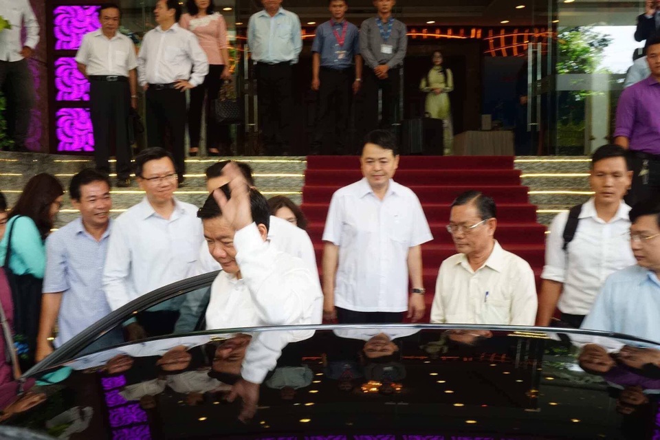 Ông Đinh La Thăng làm Phó Trưởng Ban Kinh tế Trung ương - 3
Ông Đinh La Thăng được điều động giữ chức Phó Trưởng Ban Kinh tế Trung ương. (Ảnh: Nguyễn Quang)