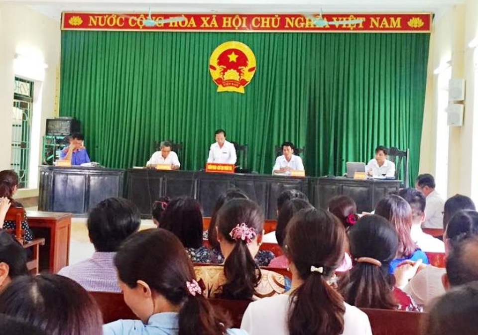 Vụ học sinh bị trúng thước, mù một mắt: Nhà trường phải bồi thường gần 110 triệu đồng - 3 Kết thúc phiên xét xử, chủ tọa tuyên: Trường tiểu học Hải An phải chịu trách nhiệm bồi thường tổng số tiền 109.874.000 đồng cho gia đình cháu Vũ Phương Anh