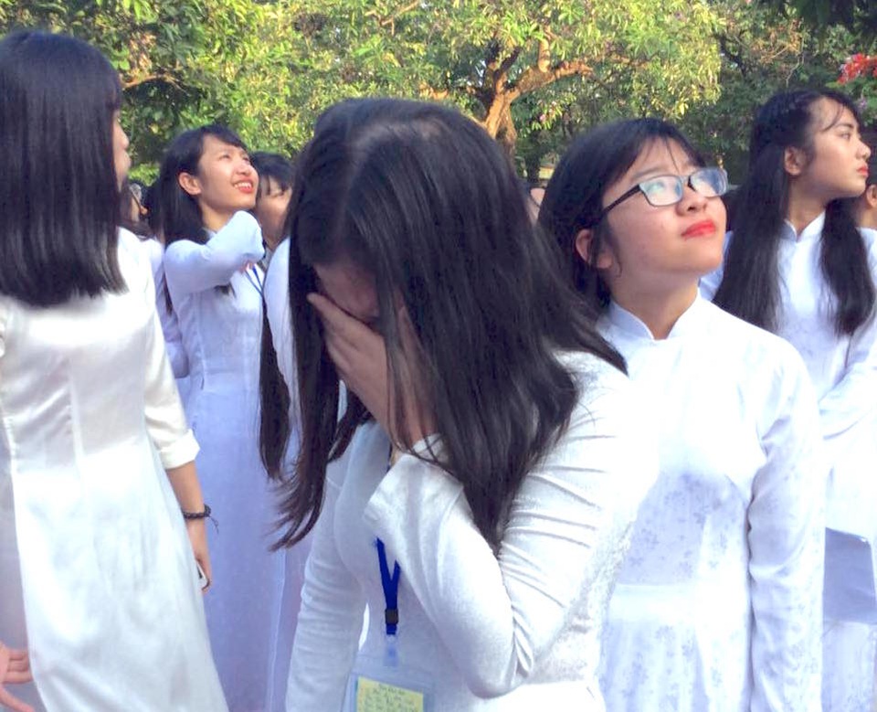 Cả trường bật khóc với bài phát biểu tri ân của học sinh trường Phan Bội Châu - 17 Nước mắt tuổi học trò cuối cấp để lại bao vấn vương, để lại bao kỷ niệm...