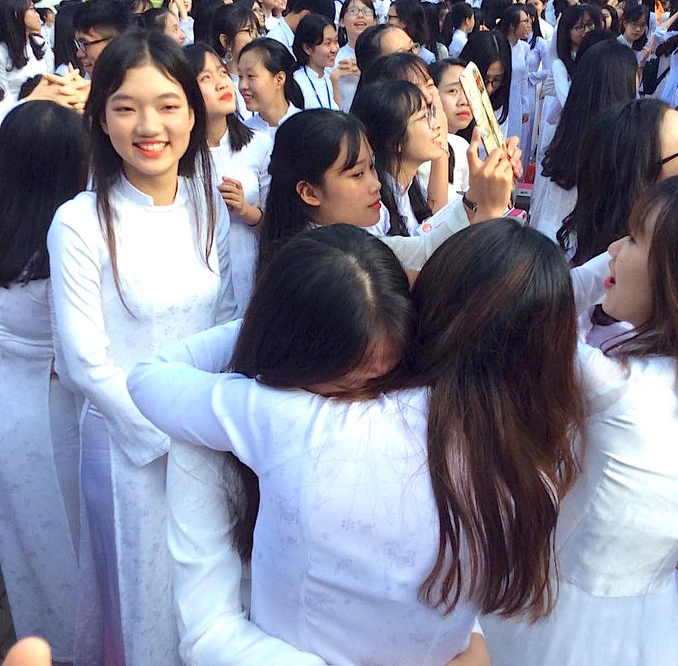 Cả trường bật khóc với bài phát biểu tri ân của học sinh trường Phan Bội Châu - 16 Cả trường bật khóc với bài phát biểu tri ân của học sinh trường Phan Bội Châu - 16