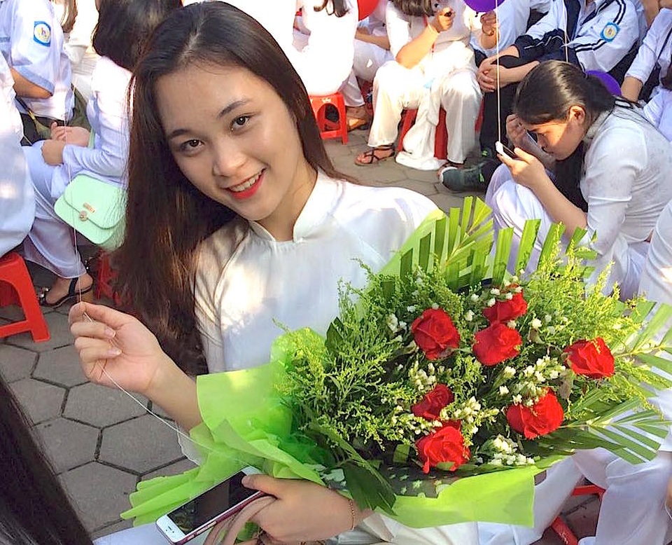 Cả trường bật khóc với bài phát biểu tri ân của học sinh trường Phan Bội Châu - 10 Kỷ niệm khó phai.