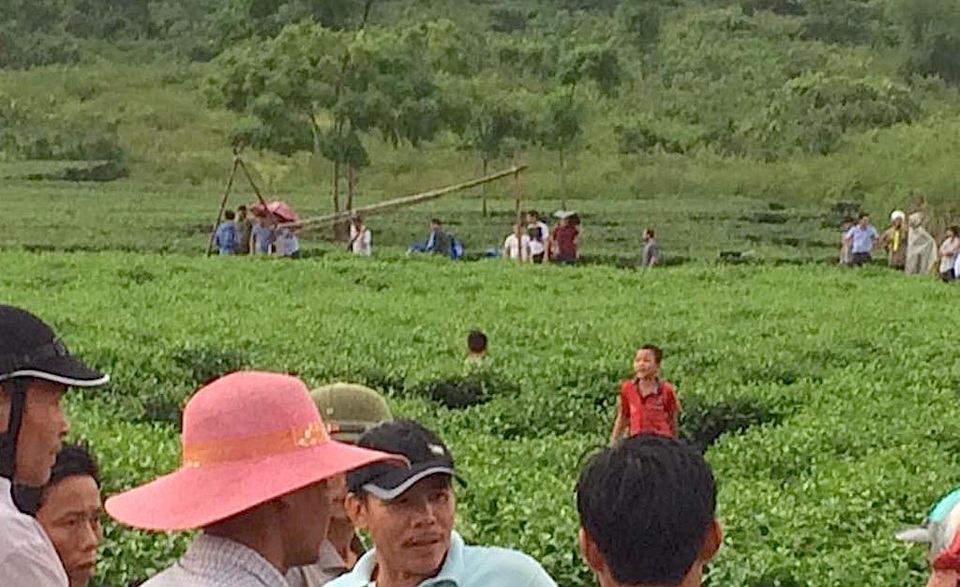 Con nghiện giết bạn mới quen, kéo xác lên đồi chè phi tang - 1 
Khu vực đồi chè phát hiện thi thể anh Sơn bị đối tượng Dũng kéo vào phi tang.