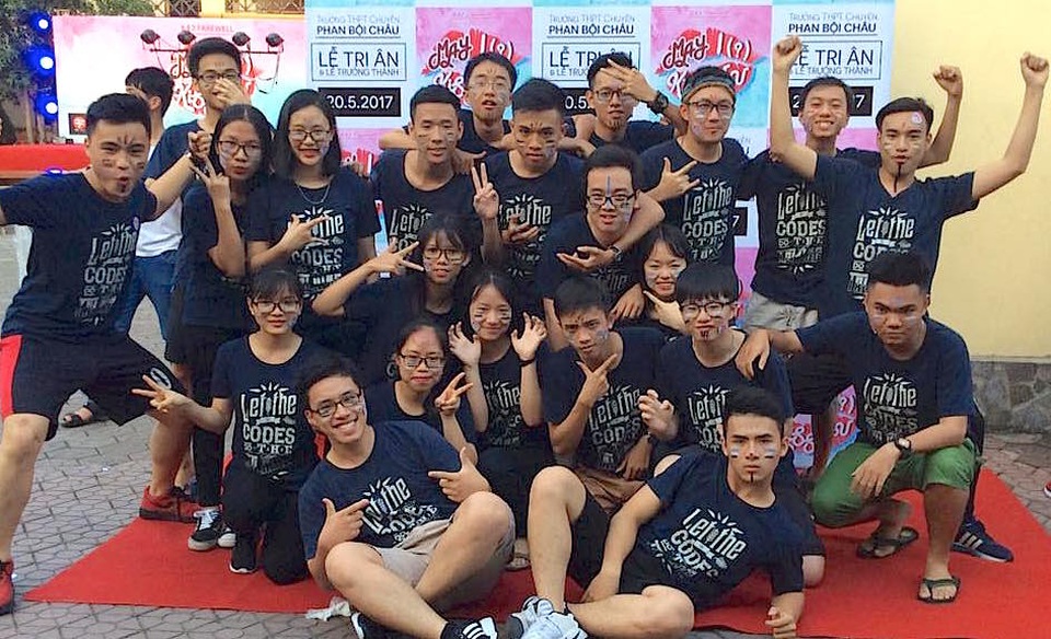 Cả trường bật khóc với bài phát biểu tri ân của học sinh trường Phan Bội Châu - 18 Cả trường bật khóc với bài phát biểu tri ân của học sinh trường Phan Bội Châu - 18
